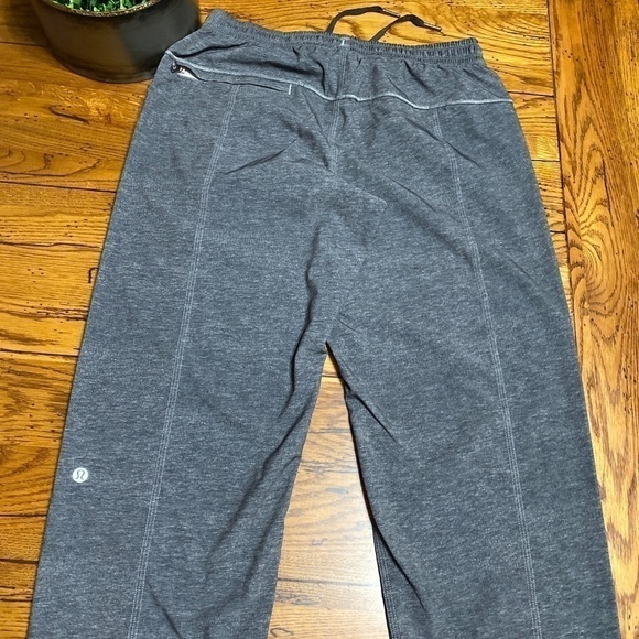 𝅺lululemon Step Lively Heathered Grey Crop Pants Women’s Size 4 - Picture 6 of 12